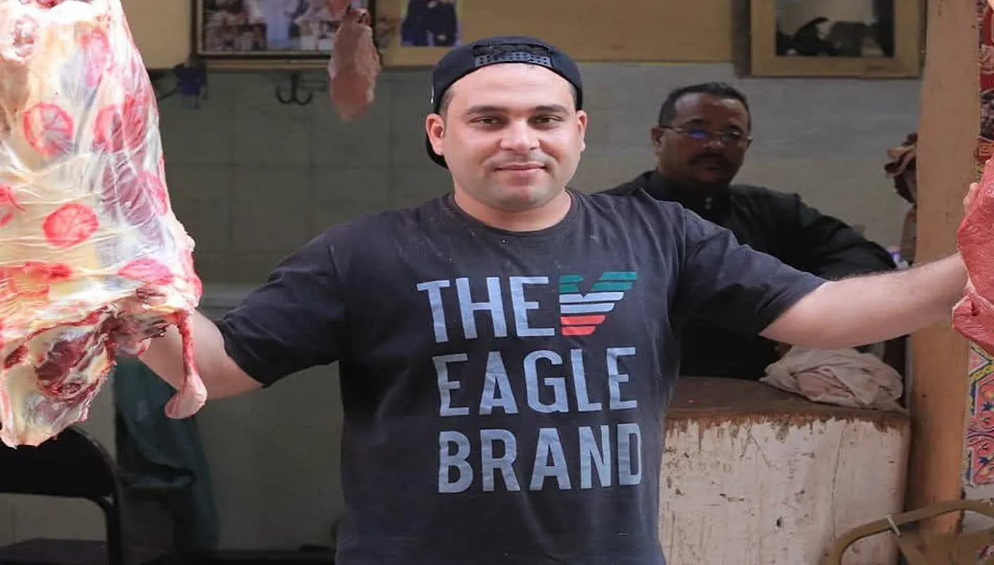 فيديو: لحظة وفاة “جزار الهرم” وتفاصيل صادمة عن الشاب الذي خرج لشراء فاكهة لأمه فيديو: لحظة وفاة “جزار الهرم” وتفاصيل صادمة عن الشاب الذي خرج لشراء فاكهة لأمه