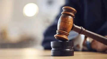 فيديو | مصر: زوج يطعن زوجته في المحكمة بسبب طلبها الطلاق