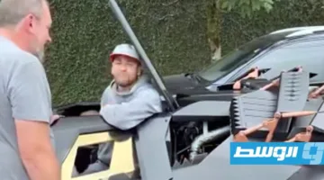 فيديو.. نيمار يحقق رغبته في امتلاك سيارة «باتمان» بثمن مليون يورو