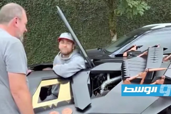 فيديو.. نيمار يحقق رغبته في امتلاك سيارة «باتمان» بثمن مليون يورو