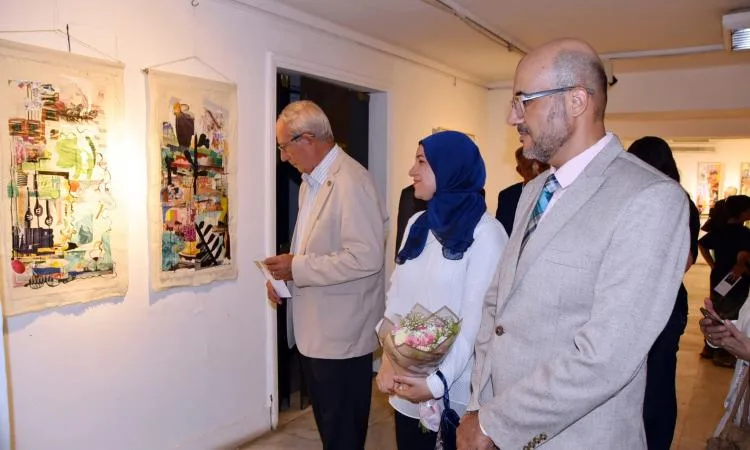 فيديو وصور: استكشاف الصلة بين التاريخ واللحظة الراهنة في معرض “روابط” بكَرْمَة شوقي فيديو وصور: استكشاف الصلة بين التاريخ واللحظة الراهنة في معرض “روابط” بكَرْمَة شوقي