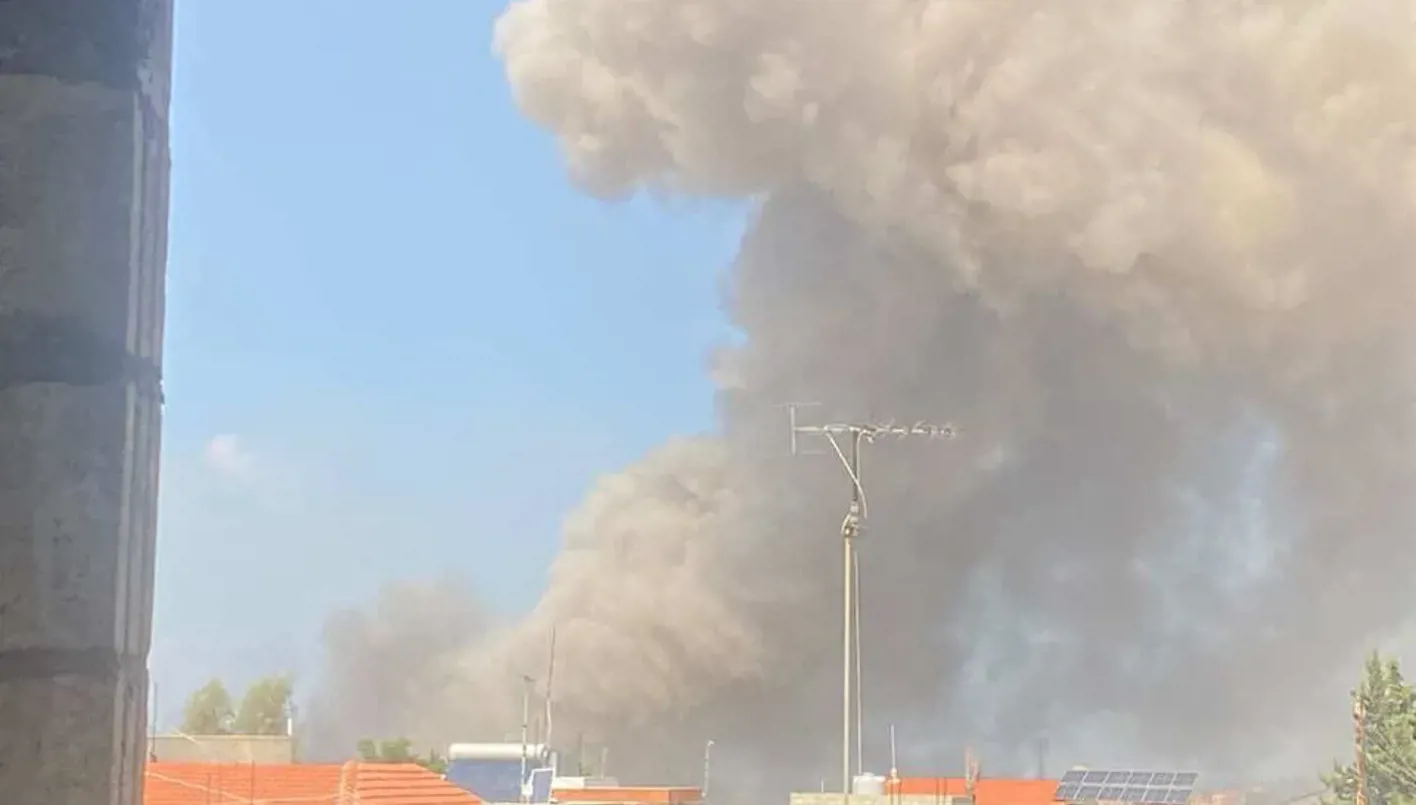 فيديو يُوثق آخر حديث لمحمد شعيب، الذي قُتِل في غارة إسرائيلية، مع أحد شباب بلدة النميرية: “اختبئ بين الأشجار”