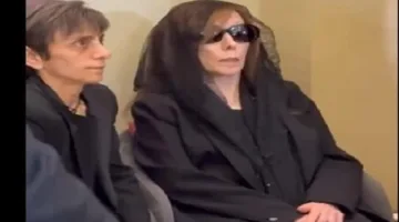 فيروز تقيم عزاء ابنها زياد الرحباني في كنيسة الرقاد السيدة لليوم الثاني.