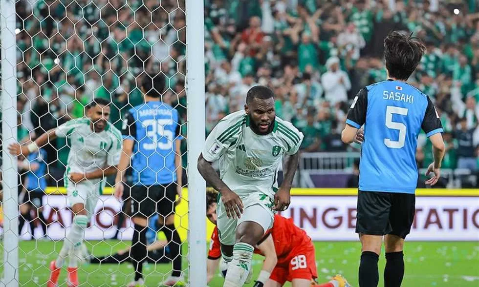 فيورنتينا يسعى لإعادة كيسيه إلى الدوري الإيطالي من الشرق الأوسط