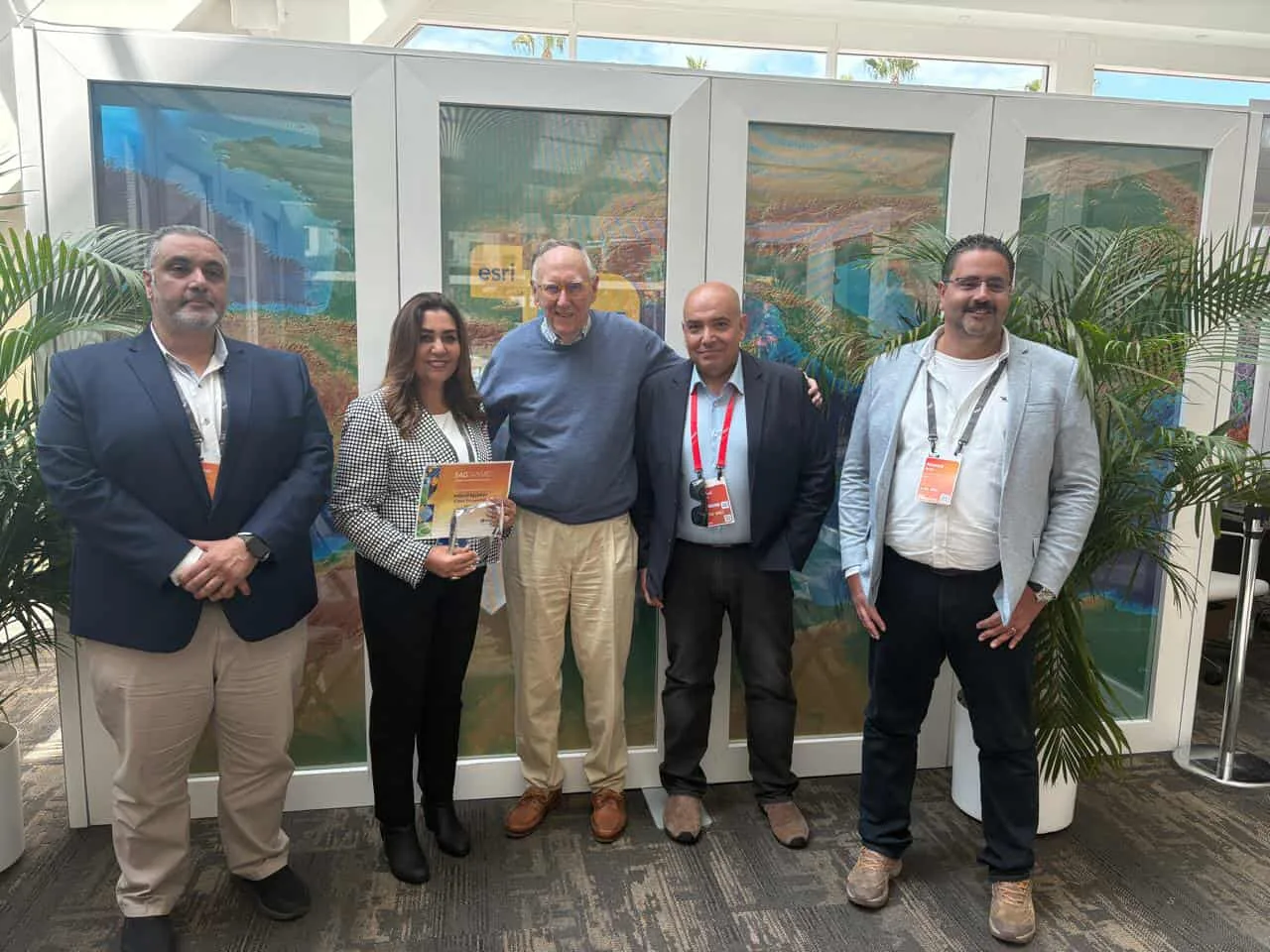 وزيرة التنمية المحلية تتسلم جائزة دولية لأطلس المدن المصرية من شركة Esri الأميركية وزيرة التنمية المحلية تتسلم جائزة دولية لأطلس المدن المصرية من شركة Esri الأميركية