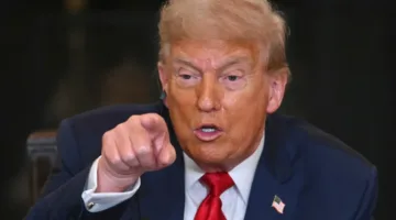 قاضٍ يفرض قيوداً جديدة على قرار ترامب المتعلق بجنسية المواليد.