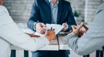 قانون حديث يمنح الأثرياء تخفيضات ضريبية كبيرة بعد وفاتهم