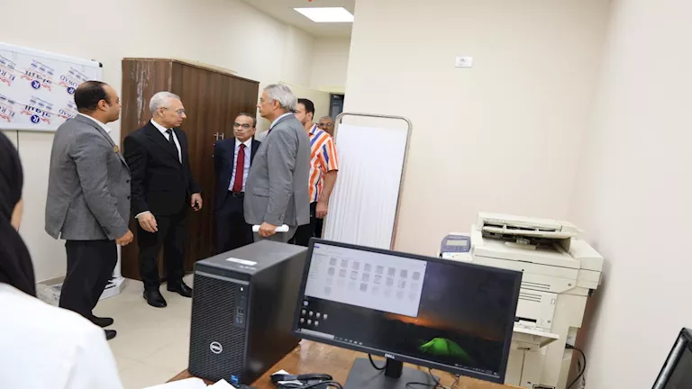 قبل الافتتاح التجريبي.. رئيس جامعة المنيا يزور مستشفى الأورام والعلاج