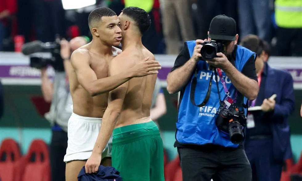 قبل لقاء ريال مدريد.. حكيمي: مبابي صديقي لكن… قبل لقاء ريال مدريد.. حكيمي: مبابي صديقي لكن…