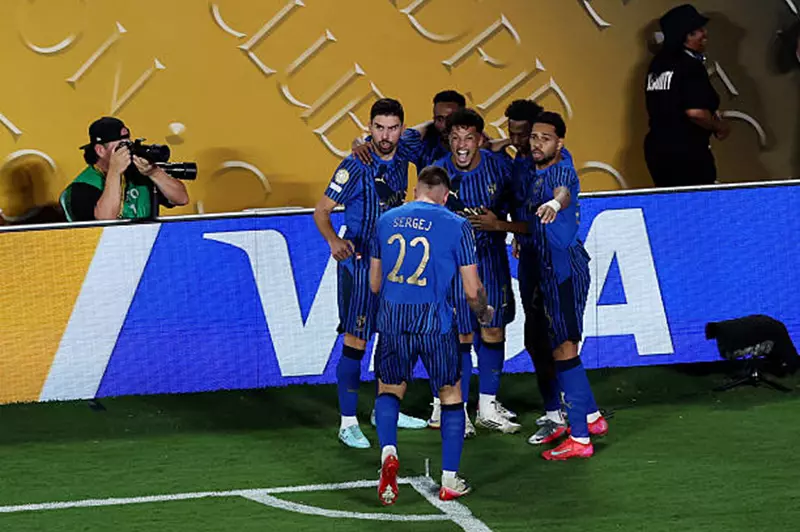 قبل مواجهة الهلال وفلومينينسي.. انتصاران للعرب ضد الأندية البرازيلية في المونديال (صور) قبل مواجهة الهلال وفلومينينسي.. انتصاران للعرب ضد الأندية البرازيلية في المونديال (صور)