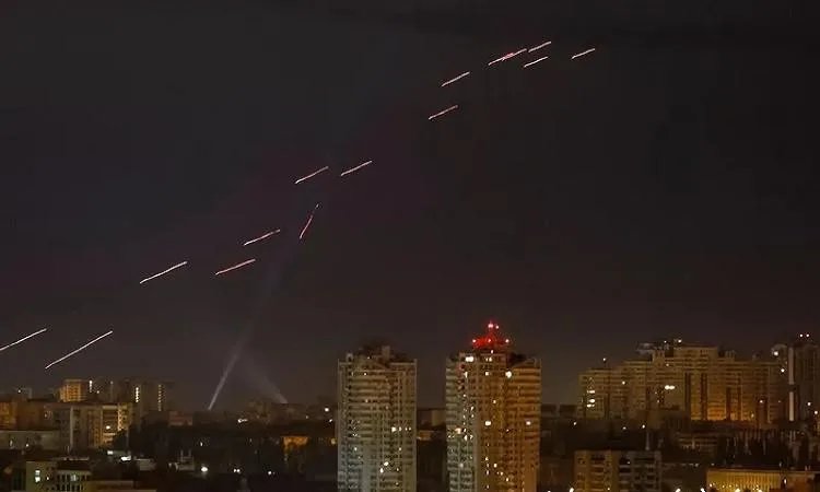 قتيل في جنوب روسيا جراء هجوم بطائرة مسيرة أوكرانية.. وعمليات قصف جديدة تستهدف العاصمة كييف قتيل في جنوب روسيا جراء هجوم بطائرة مسيرة أوكرانية.. وعمليات قصف جديدة تستهدف العاصمة كييف