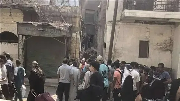 «قرار إزالة لم يُنفذ».. انهيار مفاجئ لمبنى قديم في السيدة عائشة يُكمل سلسلة المآسي المتكررة. «قرار إزالة لم يُنفذ».. انهيار مفاجئ لمبنى قديم في السيدة عائشة يُكمل سلسلة المآسي المتكررة.