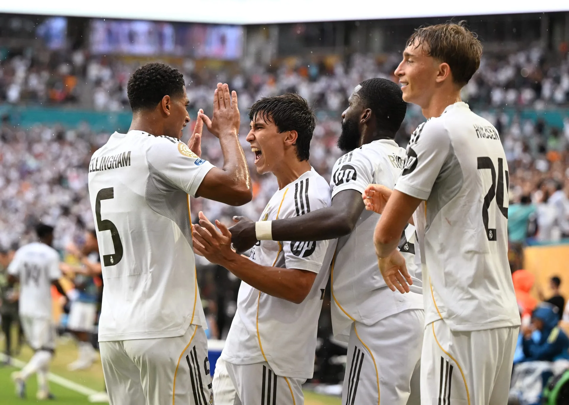 قرارات الحكم في مباراة نصف نهائي كأس العالم للأندية بين ريال مدريد وباريس سان جيرمان قرارات الحكم في مباراة نصف نهائي كأس العالم للأندية بين ريال مدريد وباريس سان جيرمان