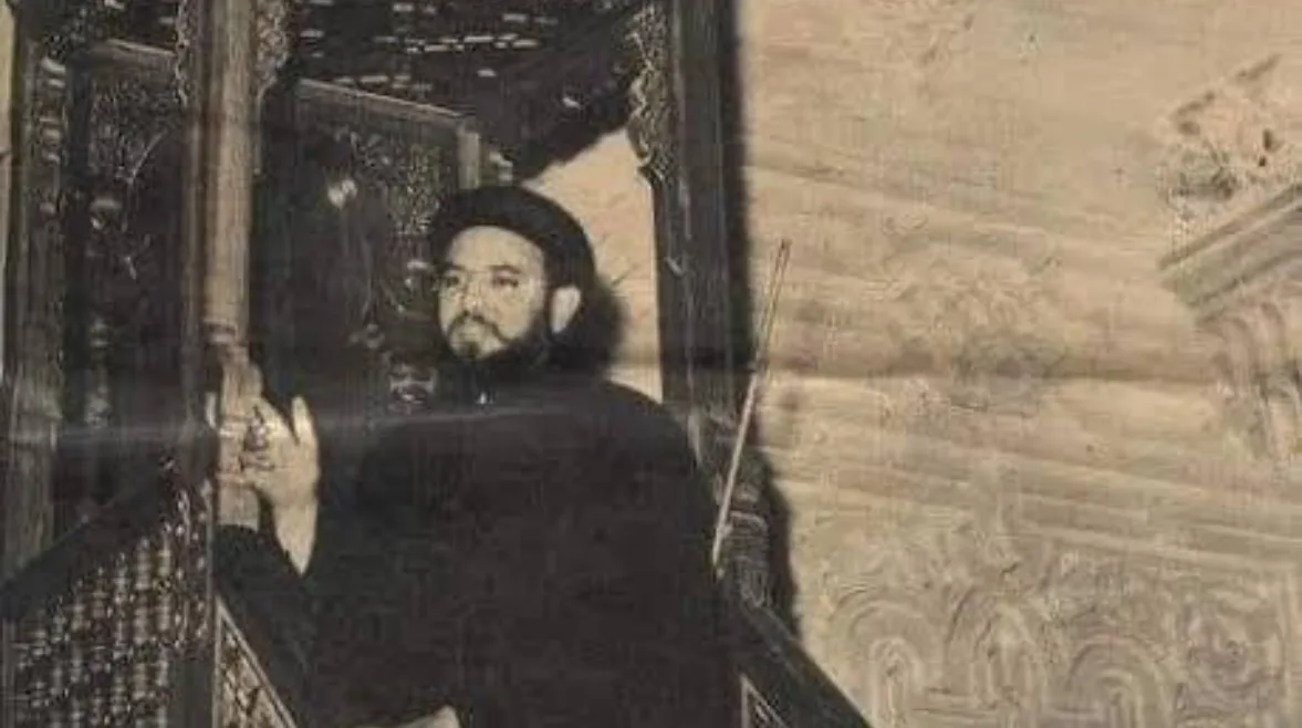 قسٌ صعد على منبر المسجد.. بورسعيد تترقب وداع “شيخ الكهنة” الوطني. قسٌ صعد على منبر المسجد.. بورسعيد تترقب وداع “شيخ الكهنة” الوطني.