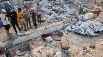 قصف مكثف من قبل إسرائيل على غزة وحصار شديد ومجازر ضد النازحين
