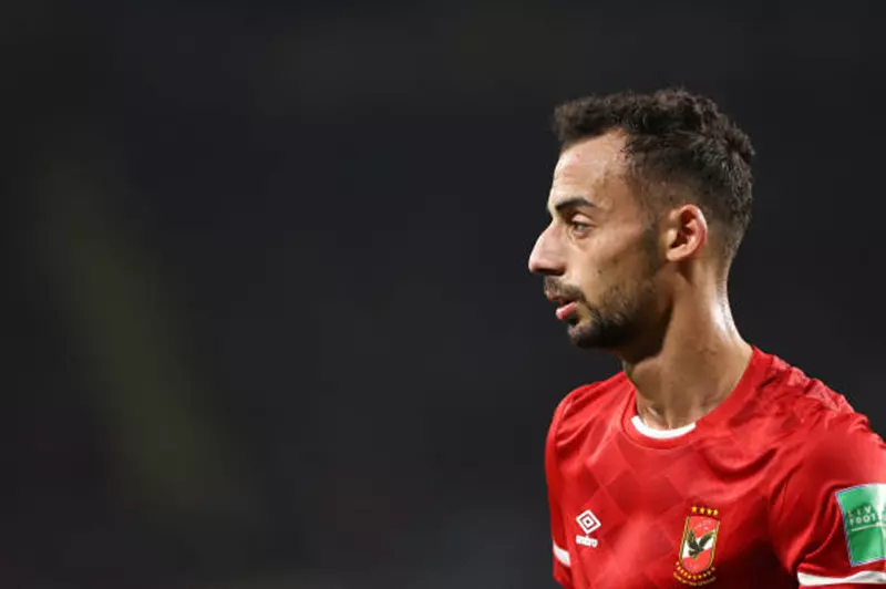 قناة الأهلي: أحمد عبد القادر يفضل الانتقال للزمالك، ولكن لن يغادر إلا بالعائد المناسب. قناة الأهلي: أحمد عبد القادر يفضل الانتقال للزمالك، ولكن لن يغادر إلا بالعائد المناسب.