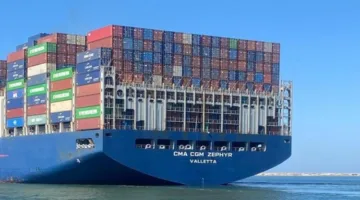 قناة السويس تستقبل مرور سفينة الحاويات CMA CGM ZEPHYR في قافلة الجنوب