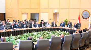 “كامل الوزير” يناقش مع منتجي السيارات التعديلات الحديثة في البرنامج الوطني لتطوير صناعة السيارات