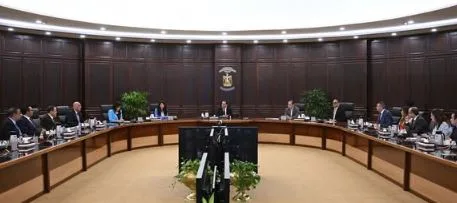 رئيس الوزراء يراقب القضايا والملفات المتعلقة بجهود تنمية المشروعات الصغيرة والمتوسطة ومتناهية الصغر.