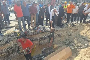 وزير الكهرباء يراقب عملية إصلاح عطل في كابل أرضي بالقرب من مترو ساقية مكي في الجيزة.. ويشدد على أن الشبكة آمنة والأحمال تحت السيطرة.