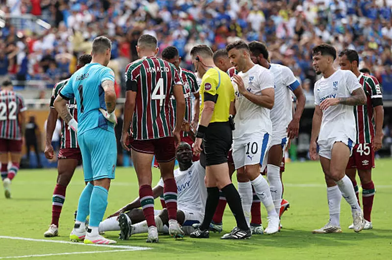 كوليبالي ينتقد حكم مباراة الهلال وفلومينينسي: لم يؤدي واجباته بشكل صحيح كوليبالي ينتقد حكم مباراة الهلال وفلومينينسي: لم يؤدي واجباته بشكل صحيح