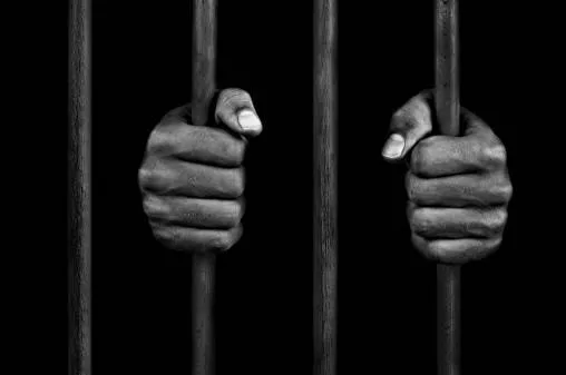 كيفية معالجة القانون للشخص الممنوع من السفر والمفروض عليه الترحيل في الوقت نفسه كيفية معالجة القانون للشخص الممنوع من السفر والمفروض عليه الترحيل في الوقت نفسه