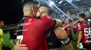 لاعب أطلس: ميسي أساء فهم الموقف.. واعتذر لي بعد المباراة.