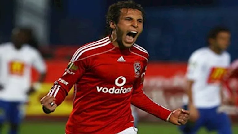 لاعب الأهلي السابق يعلن نهاية مسيرته في كرة القدم لاعب الأهلي السابق يعلن نهاية مسيرته في كرة القدم