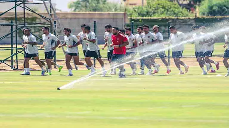 لاعب الأهلي يوضح رأيه حول العروض الأوروبية التي تلقاها