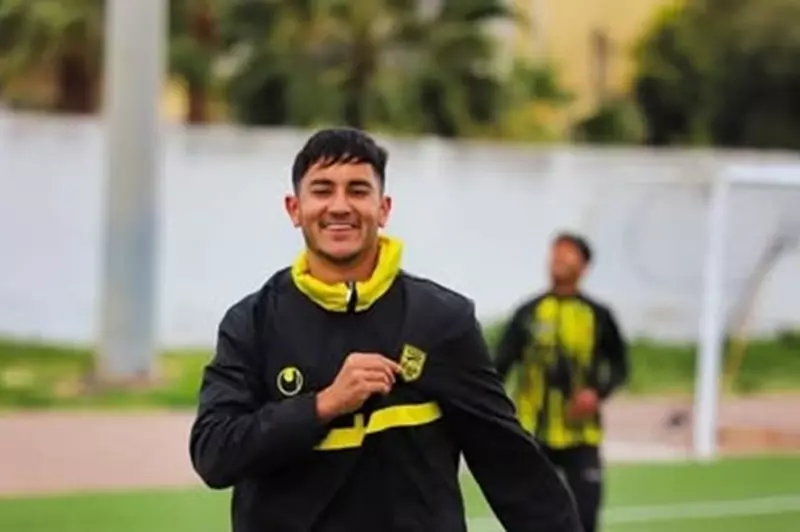 لاعب البنزرتي يكشف لـ”يلا كورة” تفاصيل عرض الأهلي لتولي مكان معلول (مقابلة) لاعب البنزرتي يكشف لـ”يلا كورة” تفاصيل عرض الأهلي لتولي مكان معلول (مقابلة)