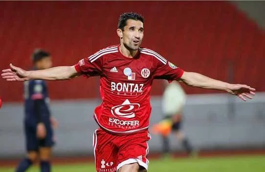 لاعب جزائري يعلن اعتزاله كرة القدم في سن الـ51