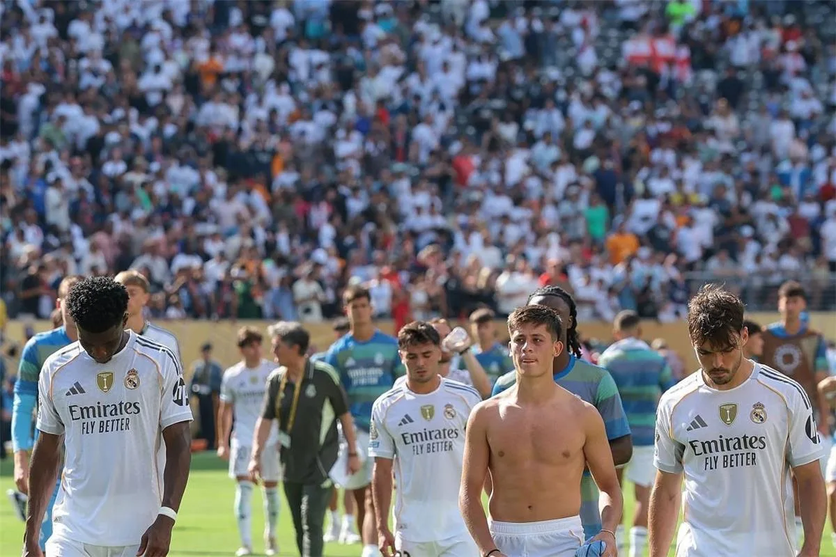 لاعب ريال مدريد يعتذر للأنصار: لم أرتق لتوقعاتهم في كأس العالم للأندية. لاعب ريال مدريد يعتذر للأنصار: لم أرتق لتوقعاتهم في كأس العالم للأندية.