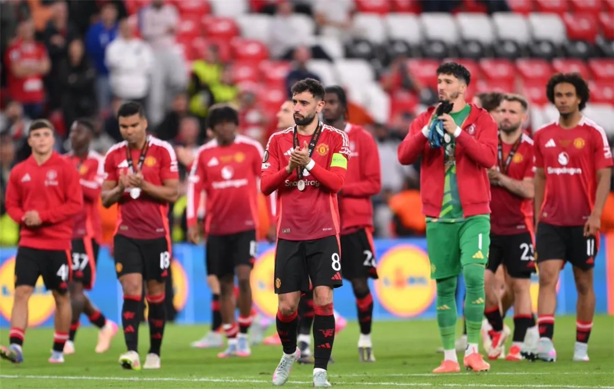 لاعب مانشستر يونايتد يُعبّر عن إعجابه بالدوري السعودي بعد عدم رغبته في العودة إلى بلاده. لاعب مانشستر يونايتد يُعبّر عن إعجابه بالدوري السعودي بعد عدم رغبته في العودة إلى بلاده.
