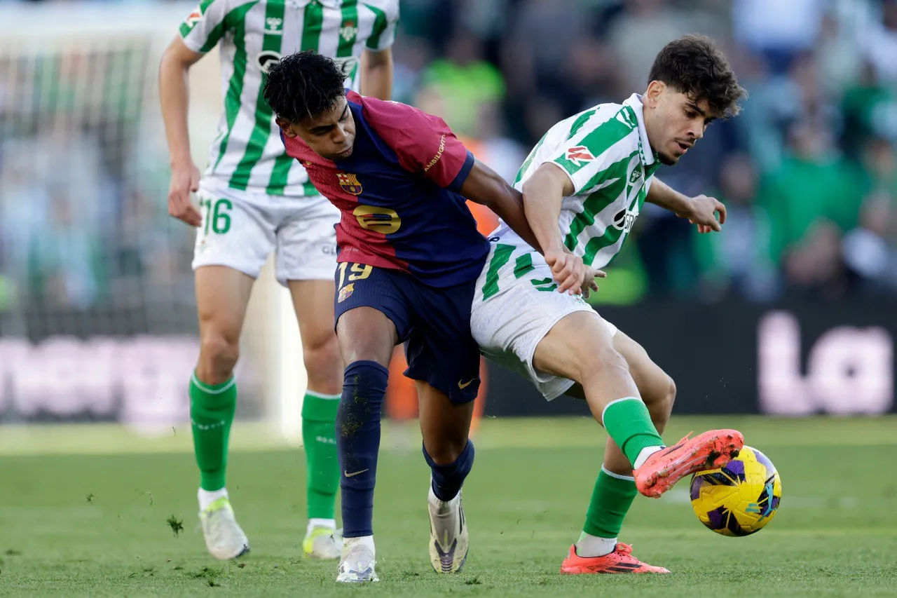 لاعب مغربي يشارك في احتفال عيد ميلاد لامين يامال لاعب مغربي يشارك في احتفال عيد ميلاد لامين يامال