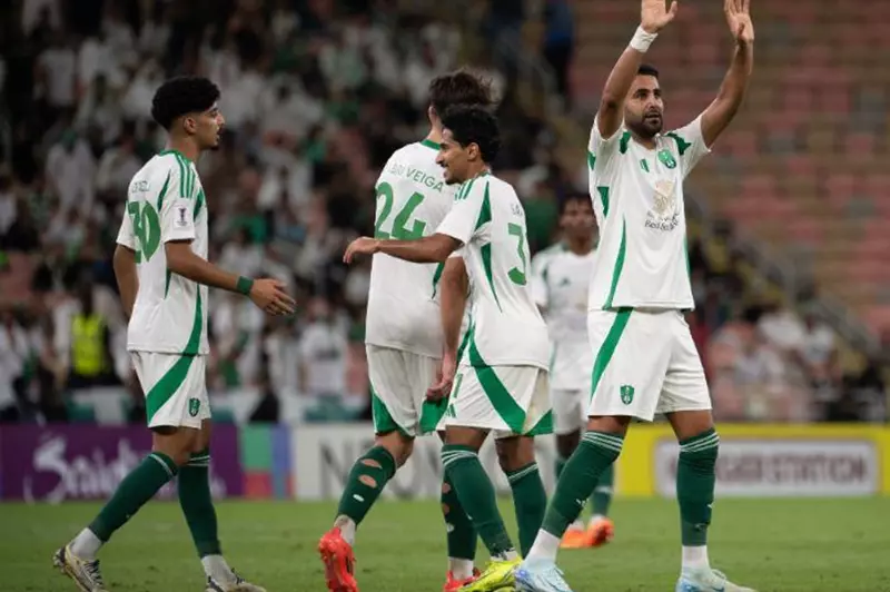 لاعب نادي أهلي جدة يعلن قراره بالاعتزال رسميًا لاعب نادي أهلي جدة يعلن قراره بالاعتزال رسميًا