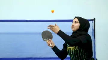 لاعبات تنس طاولة عراقيات على كراسي متحركة يسعين لتحقيق المجد العالمي رغم نقص الدعم.