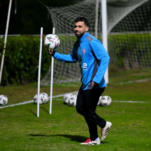 لاعبو الزمالك والجهاز التدريبي يشاركون في احتفالية عيد ميلاد عبدالله السعيد لاعبو الزمالك والجهاز التدريبي يشاركون في احتفالية عيد ميلاد عبدالله السعيد