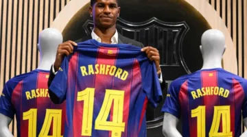 لاعبون ارتدوا قمصان برشلونة ومانشستر يونايتد قبل راشفورد