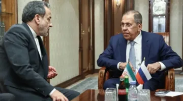 لافروف يجتمع بعراقجي ويؤكد عرض موسكو لدعم حل النزاع النووي
