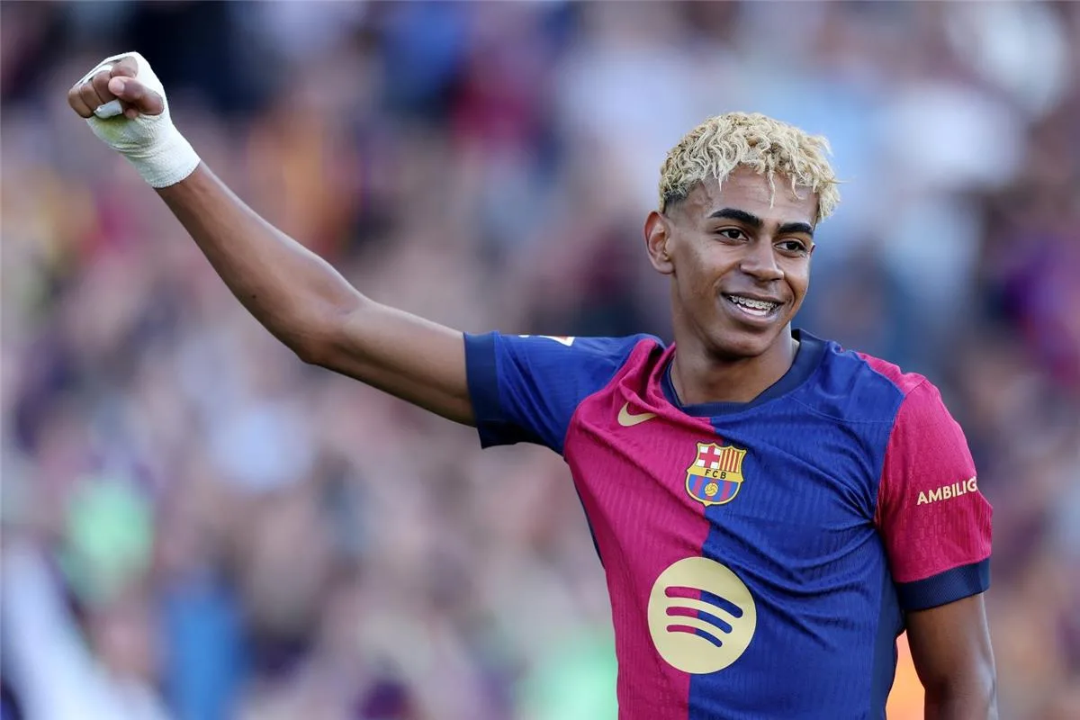 لامين يامال يحدد أفضل لاعب في تاريخ كرة القدم لامين يامال يحدد أفضل لاعب في تاريخ كرة القدم
