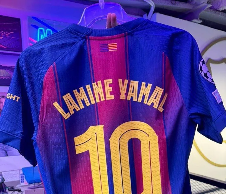 لامين يامال يحصل على القميص رقم 10 مع برشلونة رسميًا، مثل ميسي الجديد لامين يامال يحصل على القميص رقم 10 مع برشلونة رسميًا، مثل ميسي الجديد