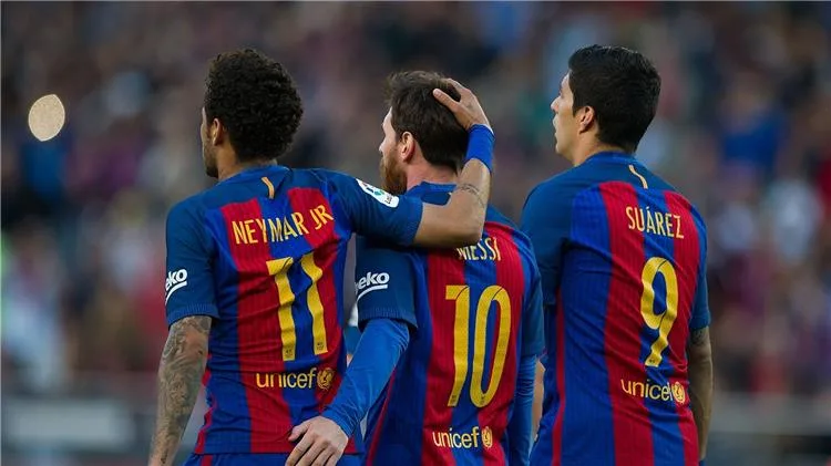 لامين يامال يستعرض أبطاله: ميسي ونيمار وسواريز يتصدرون التشكيلة المثالية لبرشلونة