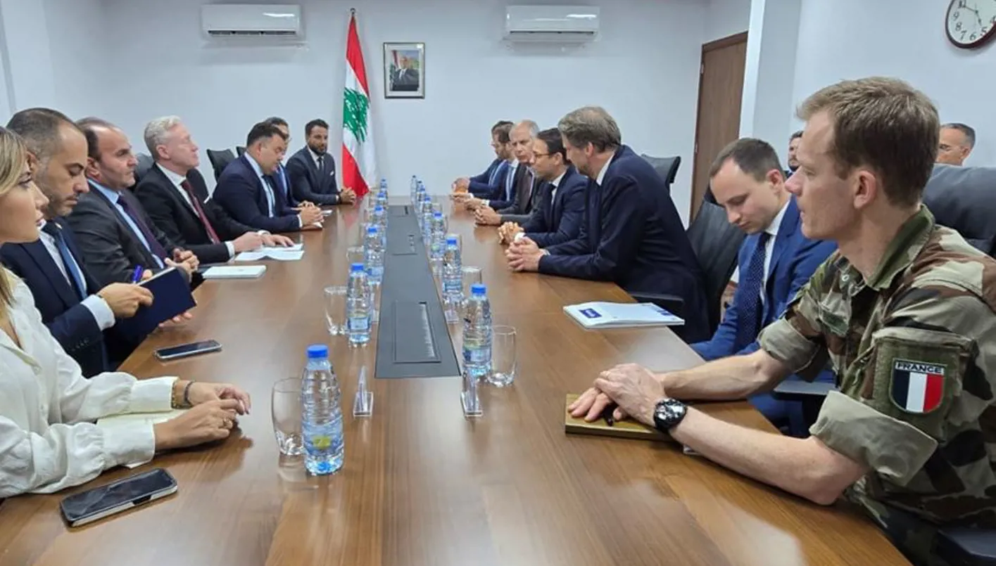 لبنان والمنطقة تحت ضغوط ماكرون وأمير الكويت: صبر فرنسي تجاه سلاح حزب الله واستعجال أميركي في الموقف