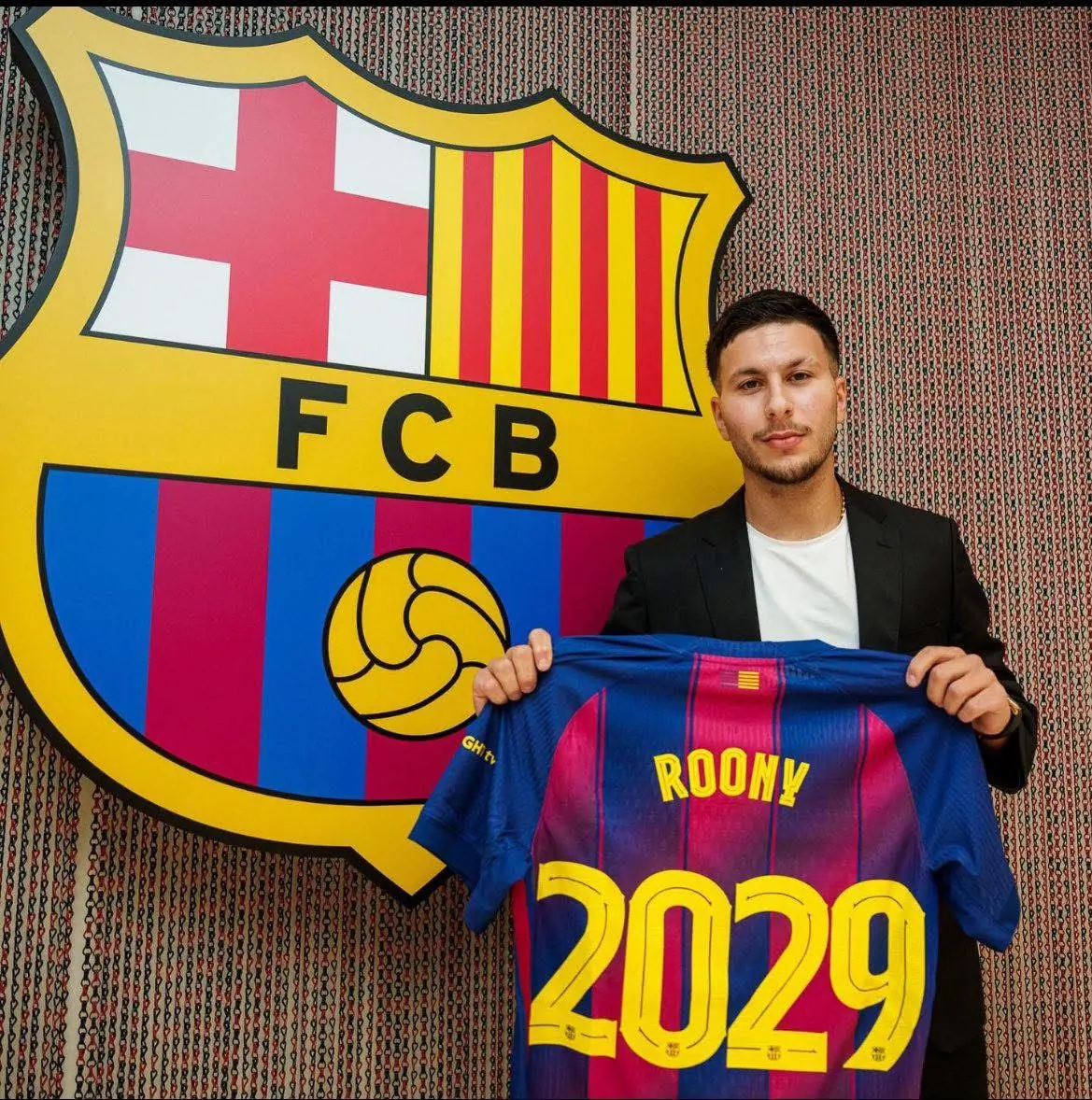 لتعزيز خط الهجوم.. برشلونة يتعاقد مع الموهبة السويدية روني برادجي حتى عام 2029 لتعزيز خط الهجوم.. برشلونة يتعاقد مع الموهبة السويدية روني برادجي حتى عام 2029
