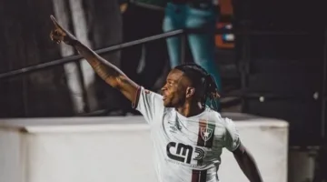 لتعويض غياب زيزو.. الزمالك يسعى للتعاقد مع الأنجولي شيكو بانزا