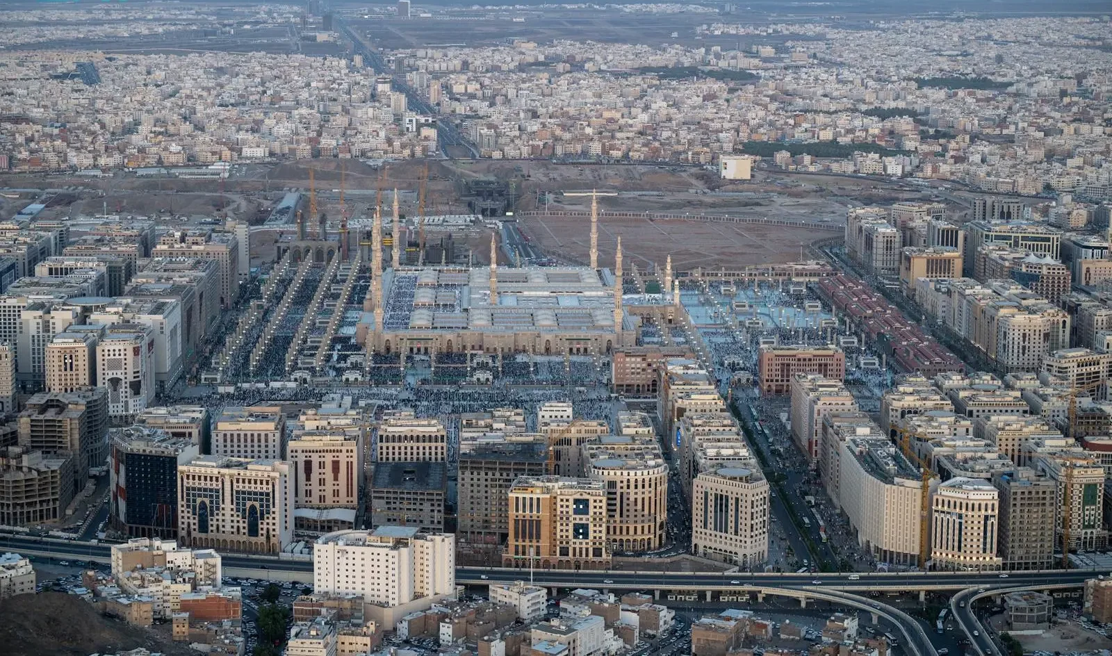 لجنة إسكان الحجاج في المدينة المنورة تشرع في إصدار تصاريح حج لعام 1447هـ لجنة إسكان الحجاج في المدينة المنورة تشرع في إصدار تصاريح حج لعام 1447هـ