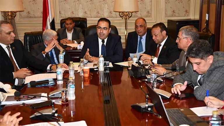 لجنة الشباب النيابية تعتمد شرط الـ8 سنوات وتمنع ترشح الأعضاء لدورتين متتاليتين لجنة الشباب النيابية تعتمد شرط الـ8 سنوات وتمنع ترشح الأعضاء لدورتين متتاليتين