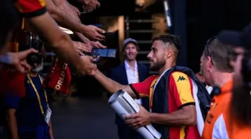 لحظة القبض على يوسف بلايلي لاعب الترجي التونسي في مطار شارل ديغول