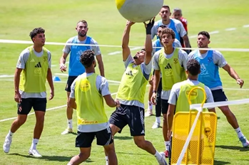 لعبة جديدة ونظارات فريدة.. خلفيات التدريب الثاني للأهلي في تونس (صور) لعبة جديدة ونظارات فريدة.. خلفيات التدريب الثاني للأهلي في تونس (صور)