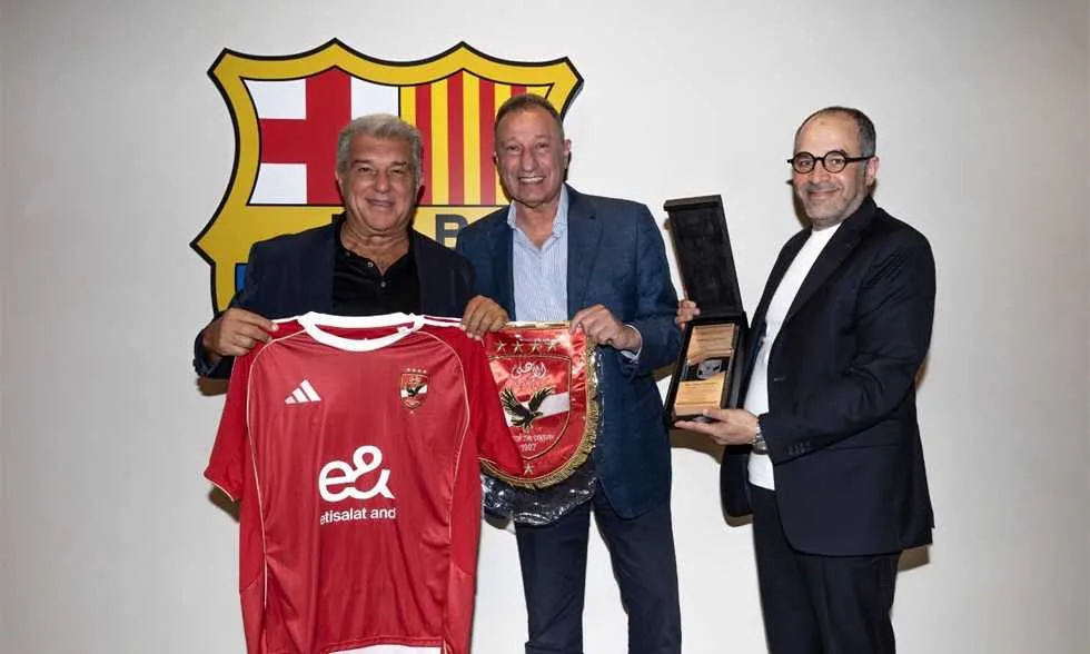لقاء بين الخطيب ولابورتا رئيس برشلونة لمناقشة ملعب الأهلي لقاء بين الخطيب ولابورتا رئيس برشلونة لمناقشة ملعب الأهلي